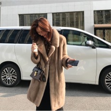 批发2024冬季新款<b class='q'>天鹅</b>绒水貂环保大衣女整貂中长款西装领仿皮草外套