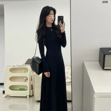 批发赫本风长袖黑色<b class='q'>连衣裙</b>女早初秋2025新款法式长裙气质收腰修身裙子