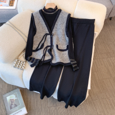 批发实拍2025秋冬<b class='q'>大码</b><b class='q'>女装</b>胖mm新中式国风盘扣针织马甲阔腿裤子三件套