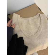 批发<b class='q'>浙江</b>嘉兴<b class='q'>桐乡</b>濮院羊毛衫女高级感U领针织打底秋冬配大衣内搭上衣