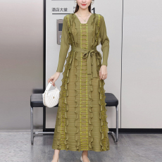 批发欧洲站2024秋季新款时尚褶皱圆领拼接修身显瘦连衣裙中长款百褶裙