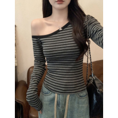 批发实拍 <b class='q'>长袖</b><b class='q'>t</b><b class='q'>恤</b>女装春秋薄款<b class='q'>条纹</b>修身露肩领打底衫上衣