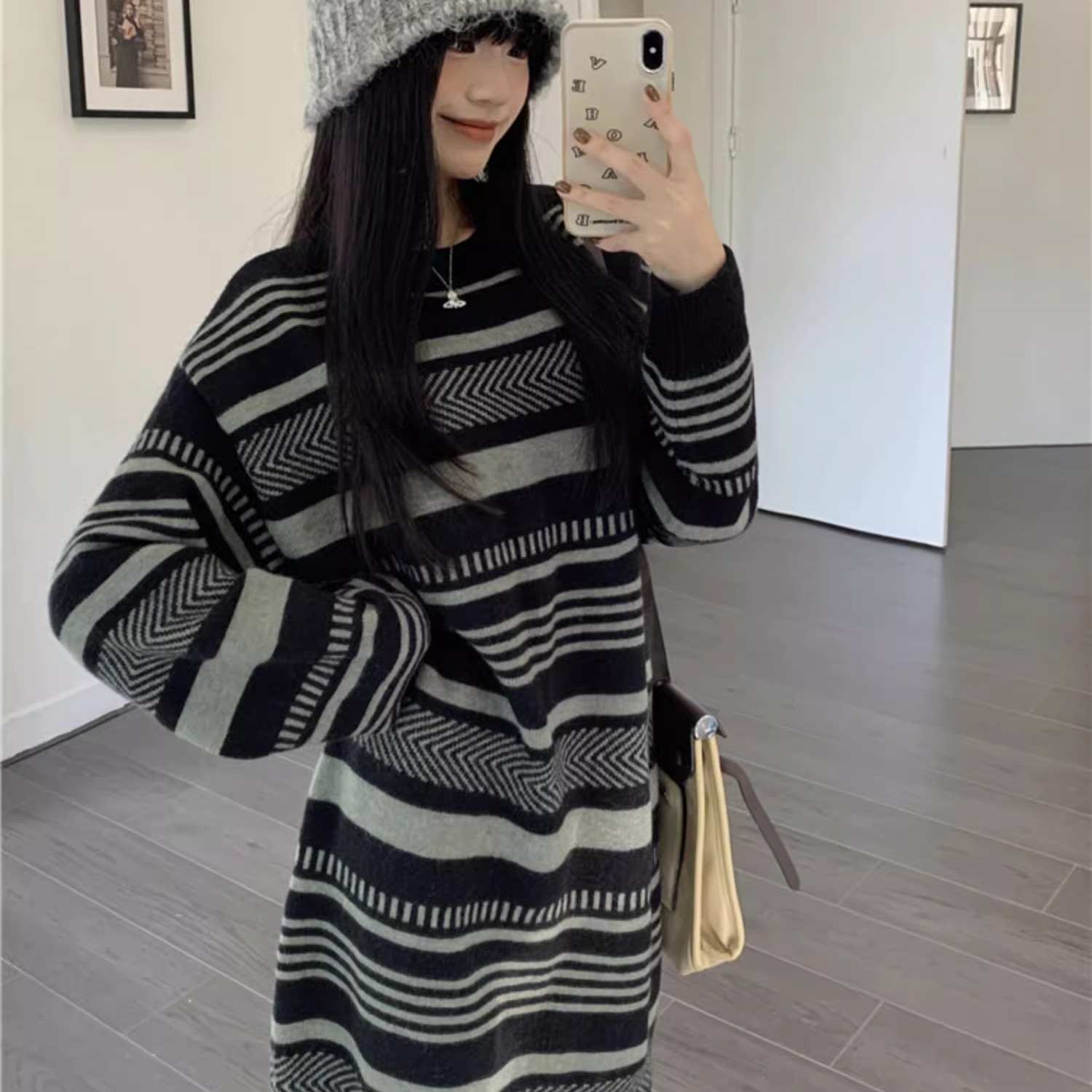 Korean autumn and winter new style ~ Korean striped round neck knitted dress with contrasting colors, loose and lazy long-sleeved skirt