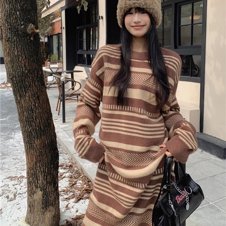 Korean autumn and winter new style ~ Korean striped round neck knitted dress with contrasting colors, loose and lazy long-sleeved skirt