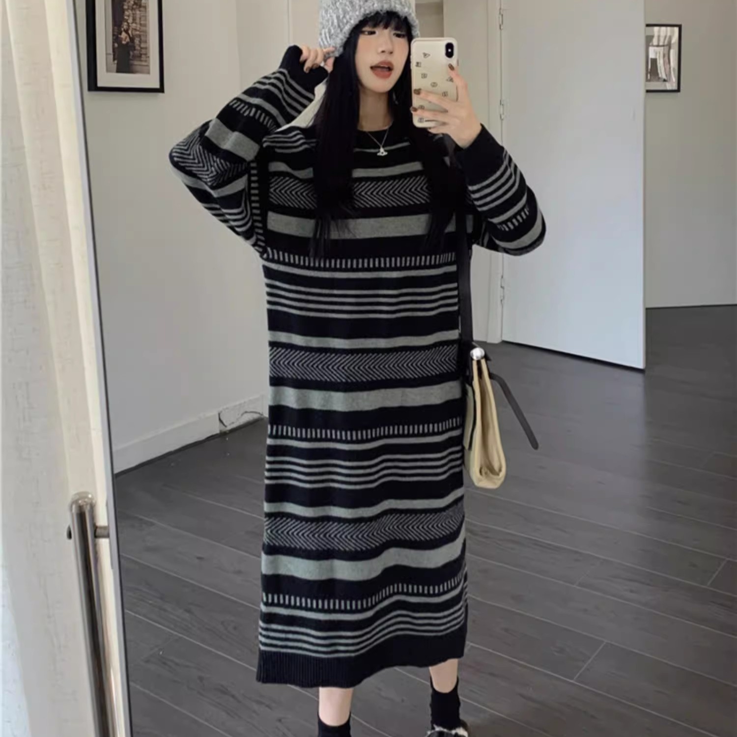 Korean autumn and winter new style ~ Korean striped round neck knitted dress with contrasting colors, loose and lazy long-sleeved skirt