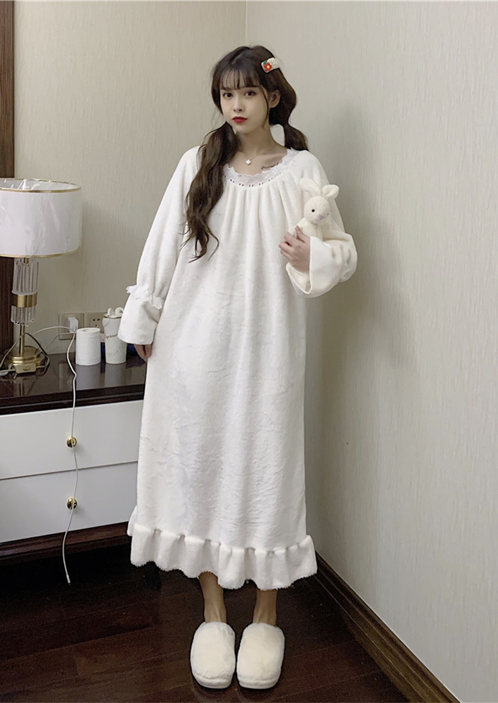 Real shot of autumn and winter velvet thickened white sweet flannel nightgown long-sleeved pullover pajamas for women's home wear