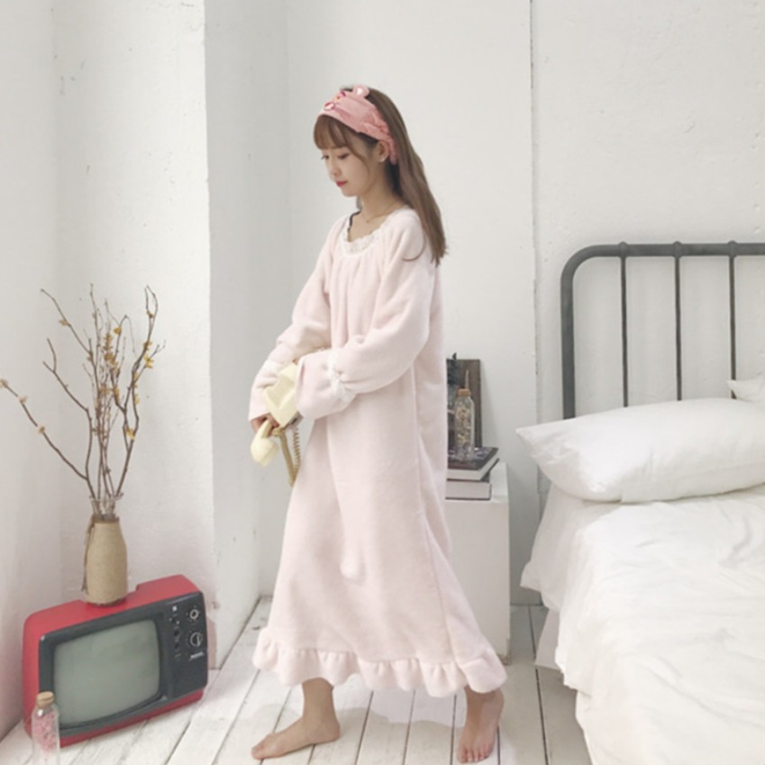 Real shot of autumn and winter velvet thickened white sweet flannel nightgown long-sleeved pullover pajamas for women's home wear