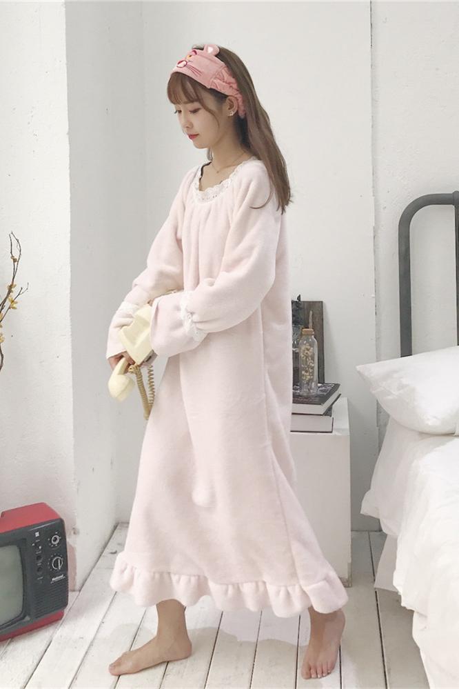 Real shot of autumn and winter velvet thickened white sweet flannel nightgown long-sleeved pullover pajamas for women's home wear