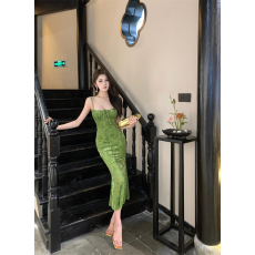 批发实拍实价~富贵竹草绿色金丝绒烧花辣妹露背显瘦<b class='q'>吊带</b>连衣裙