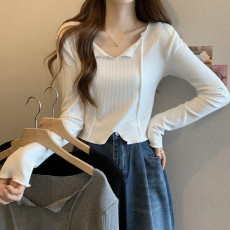 批发法式锁骨V领内搭<b class='q'>长袖</b>t恤女秋装设计感洋气独特别致小个子短款上衣