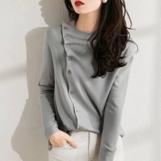 批发精致优雅褶皱羊毛<b class='q'>针织衫</b>女秋季<b class='q'>不规则</b>设计感宽松别致打底外穿毛衣