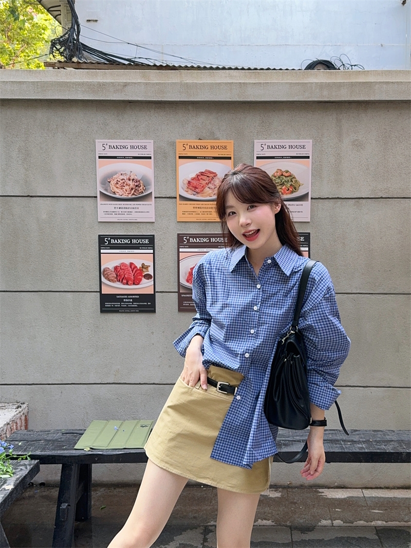 실사 정가 디자인 센스 레트로 디스플레이 화이트 블루 체크무늬 싱글 줄 버튼 긴팔 셔츠
