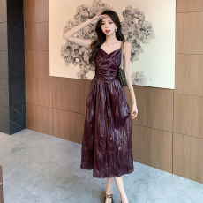 批发安可拉红皱感工艺透气薄感皮裙长款吊带<b class='q'>连衣裙</b>显瘦收腰吊带<b class='q'>连衣裙</b>