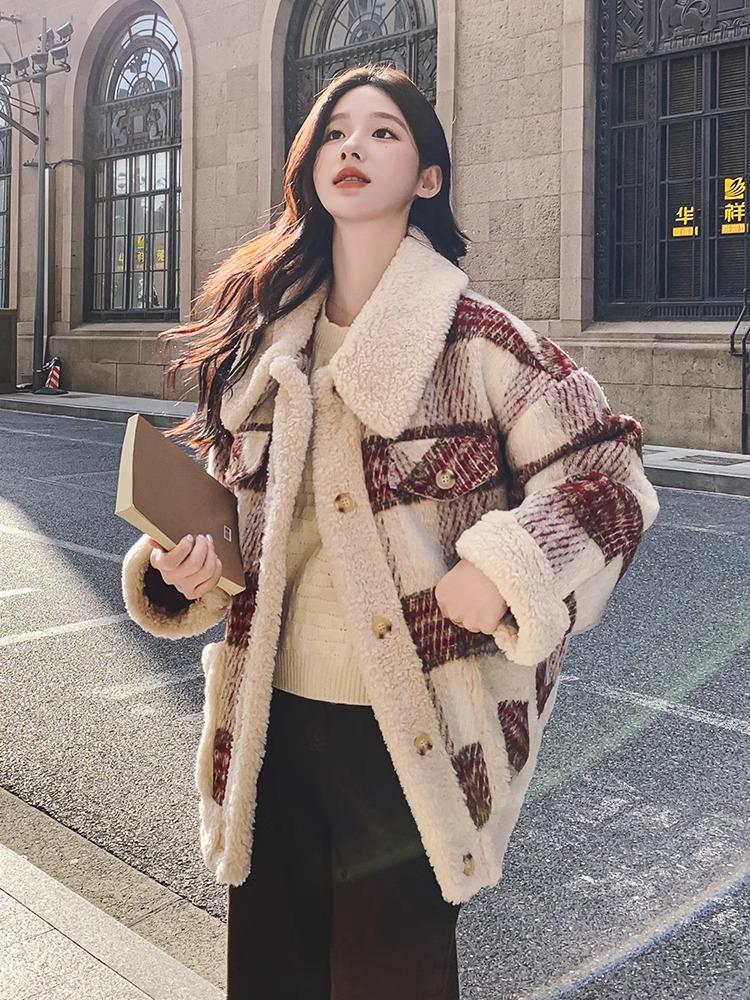 한 부서 레트로 체크무늬 양털 여성 코트 작은 키 2026 겨울 새로운 두꺼운 연령 감소 영국식 바람 면 의류