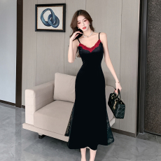 批发<b class='q'>实拍</b> 黑玫夜蕾'辣妹蕾丝丝绒连衣裙女2025秋冬季法式包臀吊带长裙