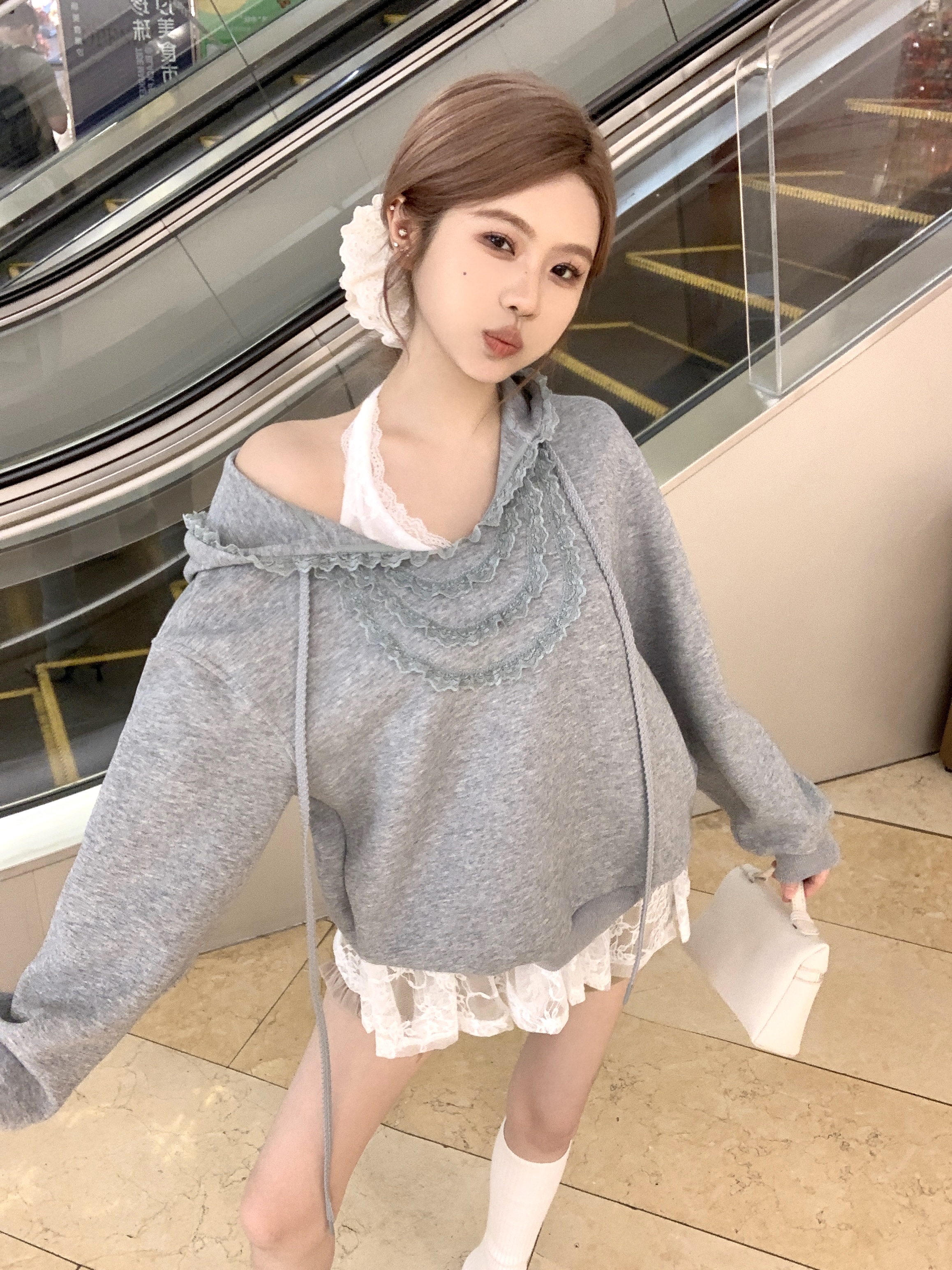 실사 레이스 조각 후드 긴팔 후드티 여성 코트 가을 루즈핏 느긋한 디자인 센스 회색 다용도 풀오버