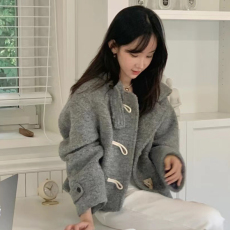 批发清仓特价 不退不换 韩剧女主氛围感 牛角扣连帽毛昵短外套