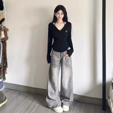 批发甜辣刺绣气质设计感黑色上衣辣妹v领长袖t恤女秋冬内搭修身短款