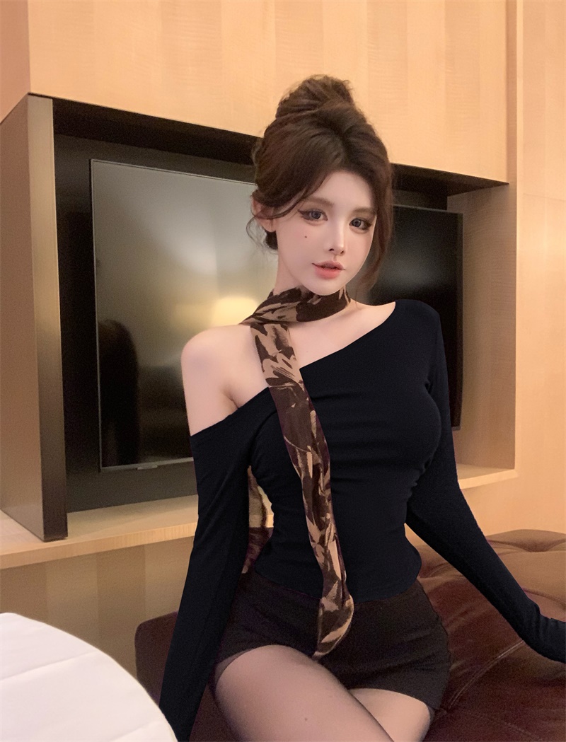 실사 정가 비스듬한 칼라 오프숄더 경기 레오파드 무늬 스카프 긴팔 티셔츠 봄 몸매 가꾸기 슬림해 보이는 인사이드 가져 가라. 기본 셔츠 맨위