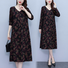批发实拍2026新款大码女装遮肉显瘦<b class='q'>加肥</b><b class='q'>加大</b>款收腰显瘦连衣裙