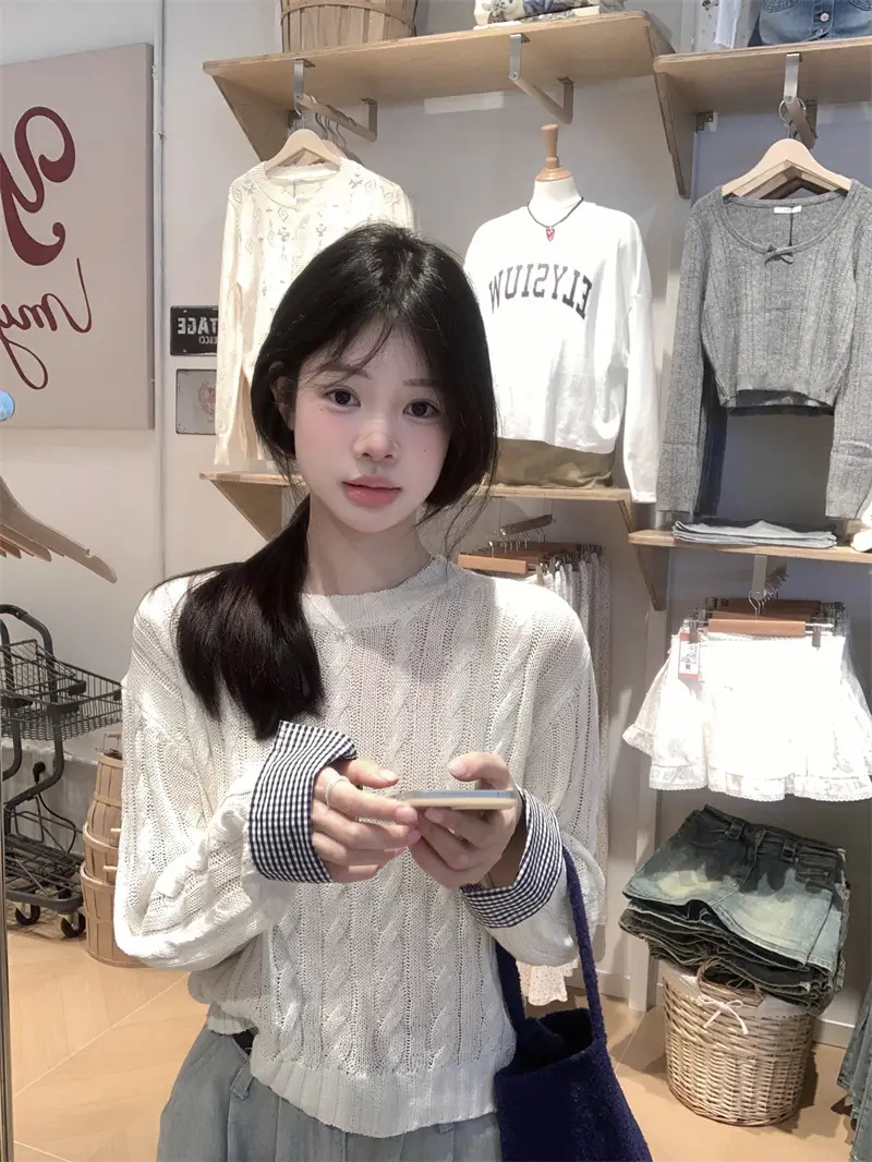 라운드넥 블루 체크 꽈배기 니트