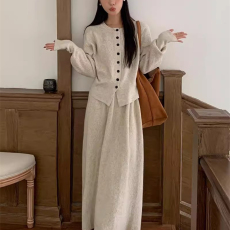 批发针织毛衣连衣裙子女春秋季今年新款小香赫本风早秋穿搭一整套长裙