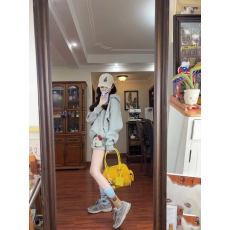 批发韩系灰色运动休闲套装女早秋高级感连帽卫衣外套穿搭包臀裙两件套