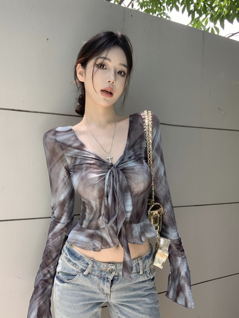 여름 여성 의류 V넥 비틀림 홀치기 염색 망사 긴팔 티셔츠 디자인 센스 작은 대중 몸매 가꾸기 슬림해 보이는 핫걸 셔츠 맨위