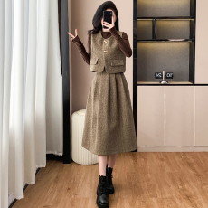 实拍韩版时尚显瘦内搭复古扣马甲半身裙三件套女时尚套装潮