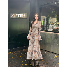 批发复古印花v领扭结连衣裙女春夏修身包臀气质喇叭袖单穿打底A字长裙