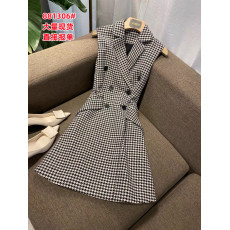 批发清仓秒杀品牌折扣<b class='q'>专柜</b><b class='q'>正品</b><b class='q'>女装</b>千鸟格连衣裙双排扣收腰马甲西装领