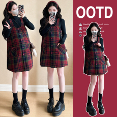 批发已出货-实拍2026孕妇春季韩版宽松毛呢背带裙+毛衣两件套8073