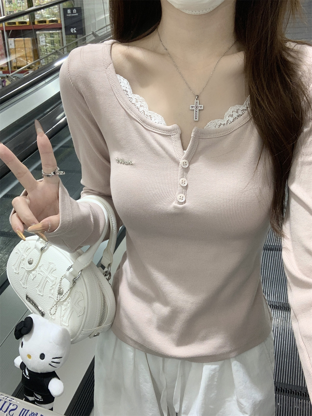 RY70131# 春季韩版温柔气质蕾丝拼接半开领纽扣设计长袖T恤女上衣