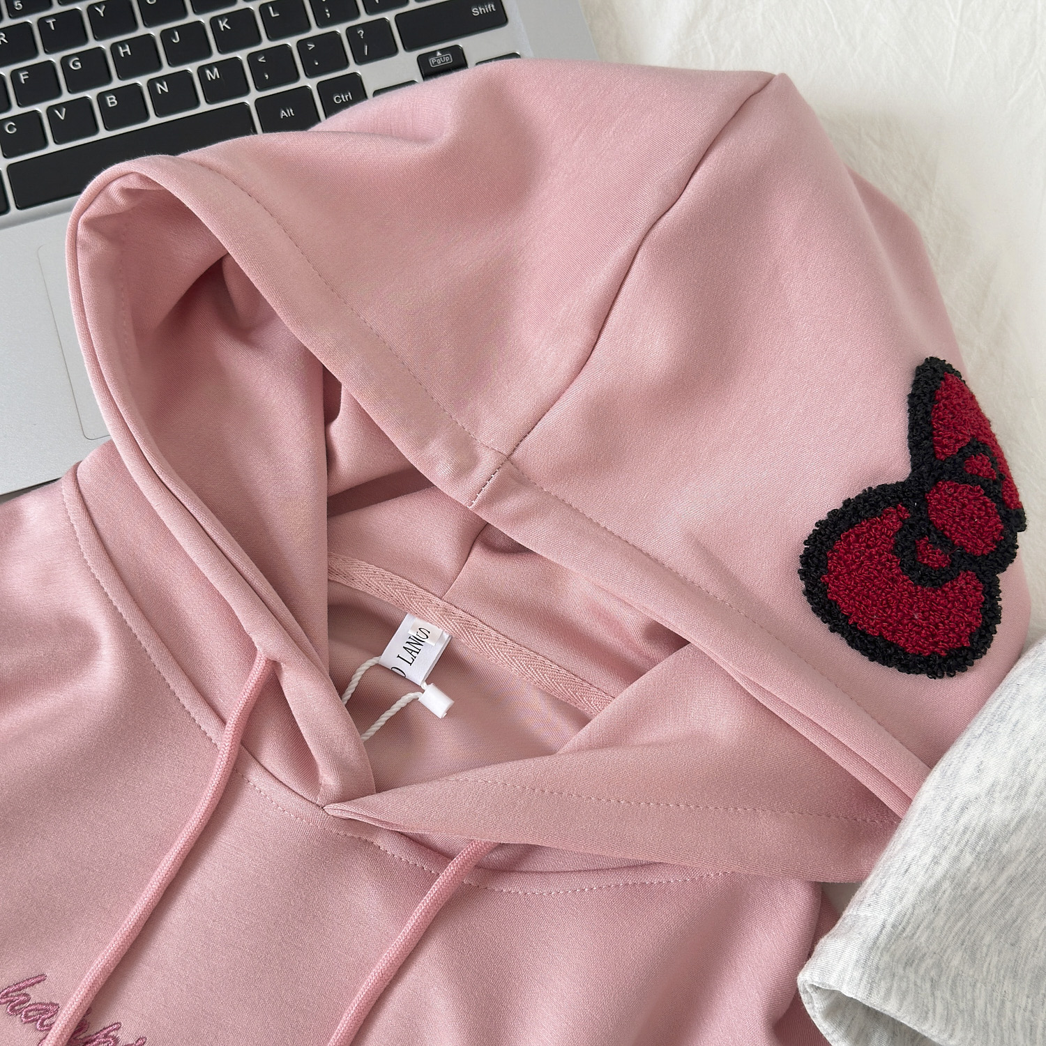 White water girl, my little dog is very cute. Design sense: printed hooded sweatshirt for women, round neck, Korean_voghion.com