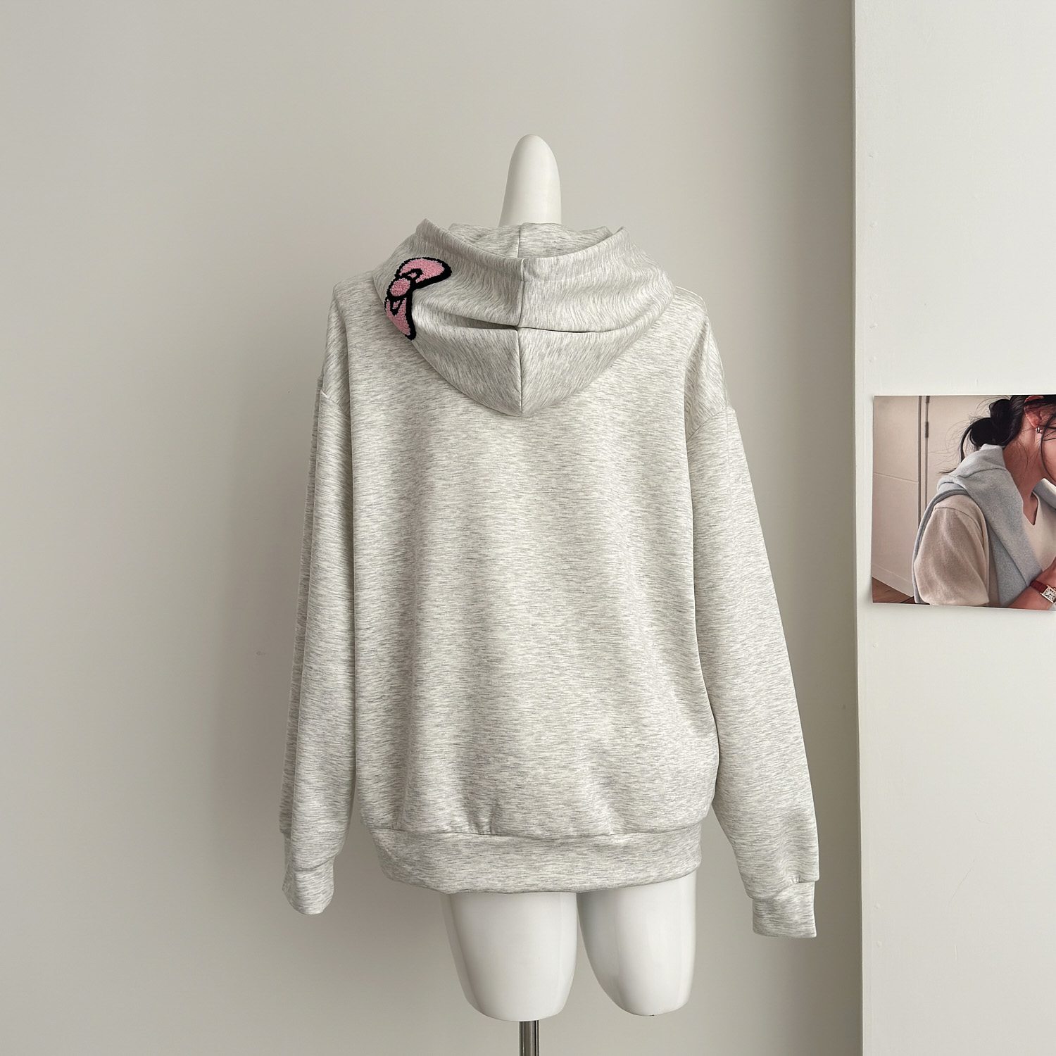 White water girl, my little dog is very cute. Design sense: printed hooded sweatshirt for women, round neck, Korean_voghion.com