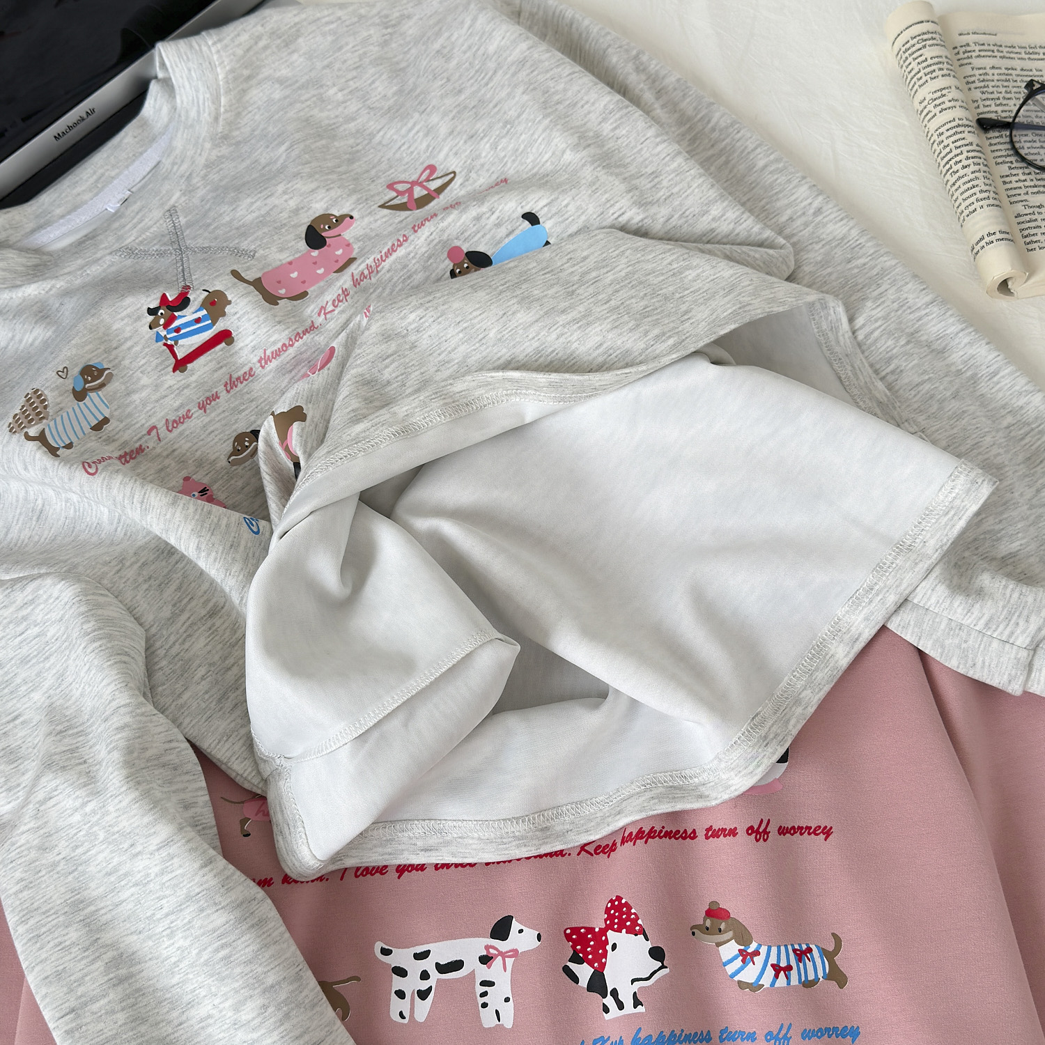 White water girl, my little dog is very cute. Design sense: printed hooded sweatshirt for women, round neck, Korean_voghion.com