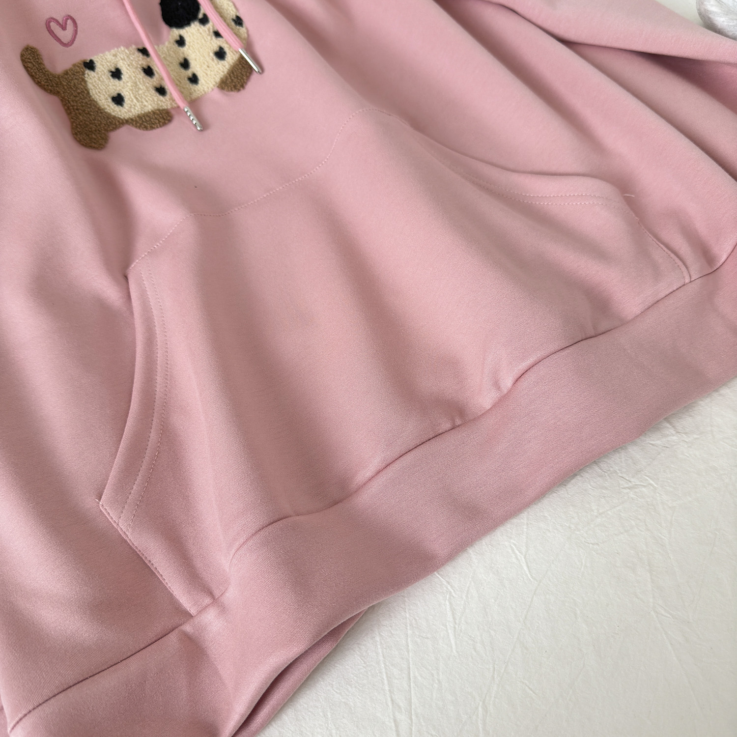 White water girl, my little dog is very cute. Design sense: printed hooded sweatshirt for women, round neck, Korean_voghion.com