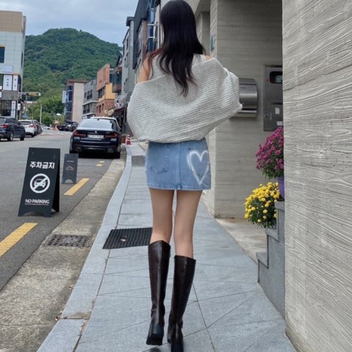 지금 두 버클 레트로 슬림해 보이는 주머니 하트 스프레이 페인트 하이웨이스트 한 마디 데님 미니 스커트