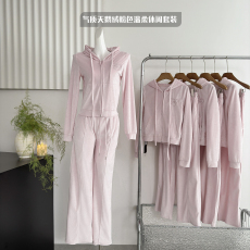 批发famouswang2024年秋季新款气质<b class='q'>天鹅</b>绒粉色温柔休闲套装