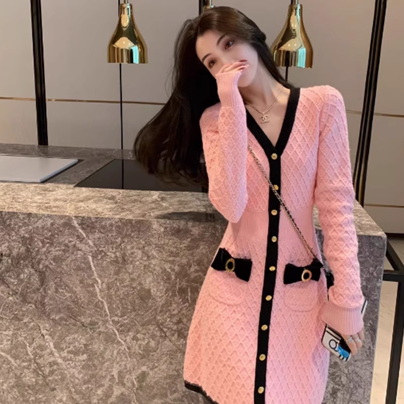 작은 샤넬 스타일 니트 여성 드레스 2026 년 이른 가을 새로운 프랑스식 품격 고급 센스 핑크색 인사이드 가져 가라. 스웨터 드레스