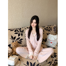 批发famouswang2024年秋季新款气质<b class='q'>天鹅</b>绒粉色温柔休闲套装