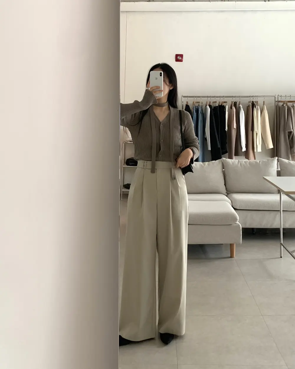 프렌치 V넥 단추 니트 셔츠 상세 이미지 6