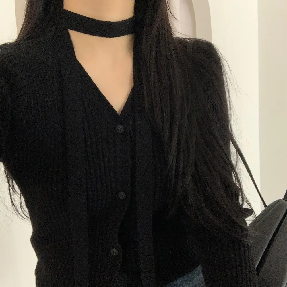 프렌치 V넥 단추 니트 셔츠 상세 이미지 7