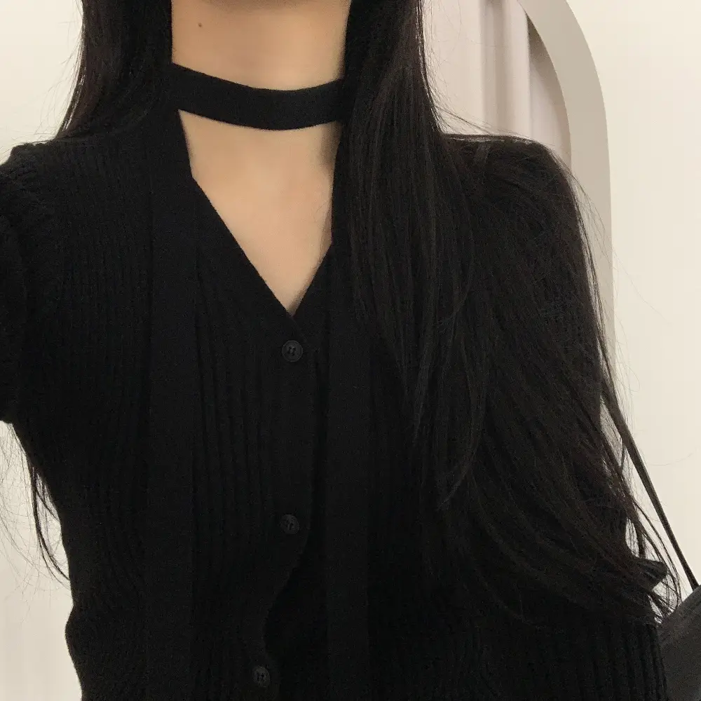 프렌치 V넥 단추 니트 셔츠 상세 이미지 8