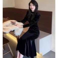 批发秋冬新款打底法式气质高级感高端显身材黑色金丝绒<b class='q'>连衣裙</b>子女