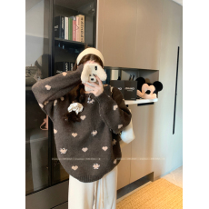 批发实拍大码<b class='q'>女装</b>季新款韩版几何爱心圆领宽松大版套头洋气毛衣