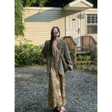 批发实拍实价 复古印花吊带连衣裙设计长裙+咖色高级感西装廓形外套