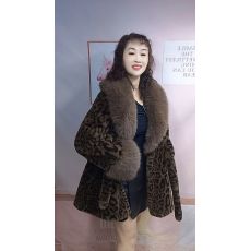 批发2025原创设计师冬季新款轻奢气质翻领女士外套高档爆款皮草