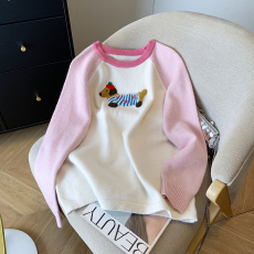 批发实拍 <b class='q'>日系</b>复古宽松慵懒软糯奶fufu粉色拼接插肩袖腊肠狗针织毛衣