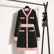 批发实折大码女装2025<b class='q'>秋</b>冬款V领撞色小香风针织连衣裙显瘦打底毛衣裙